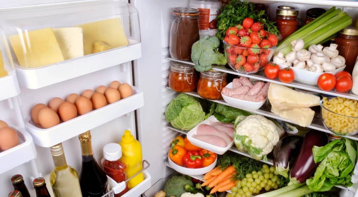 Robisz to źle. Oto najlepszy sposób na trzymanie jedzenia w lodówce