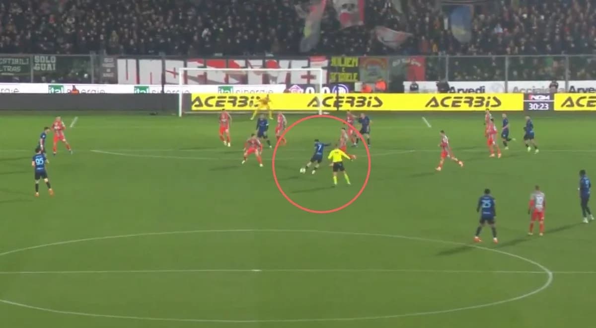 Kosmiczny gol Zielińskiego. Huknął jak z armaty [wideo]