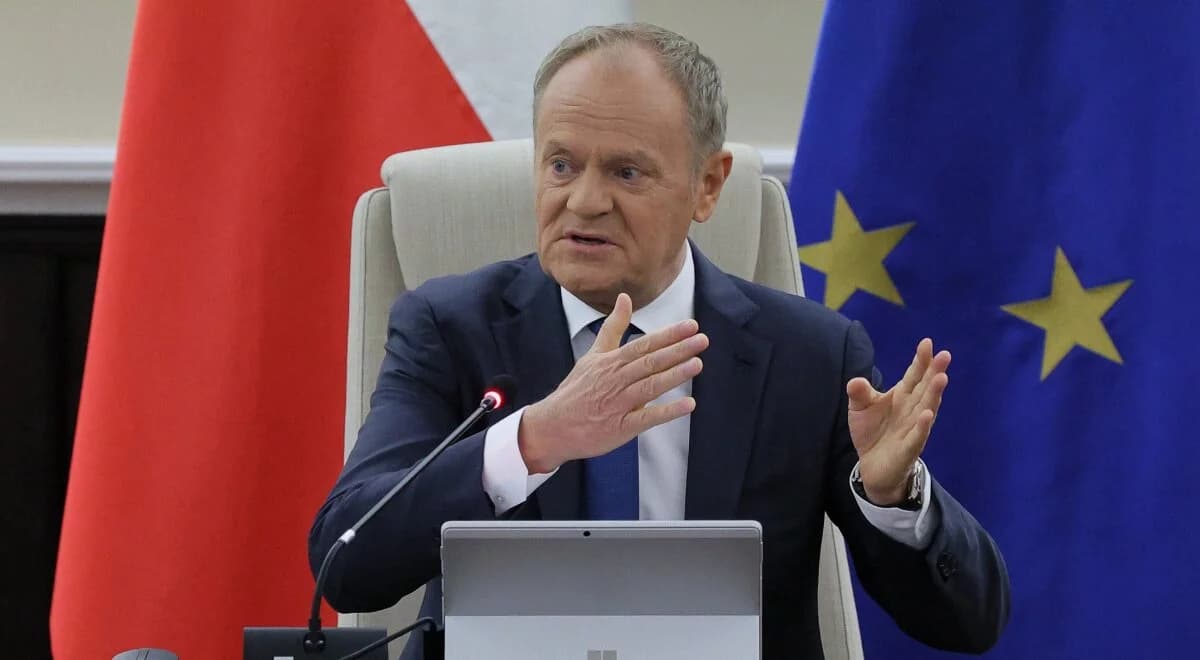Tusk ostrzega przed polexitem. "Pragną go obie konfederacje i większość PiS"