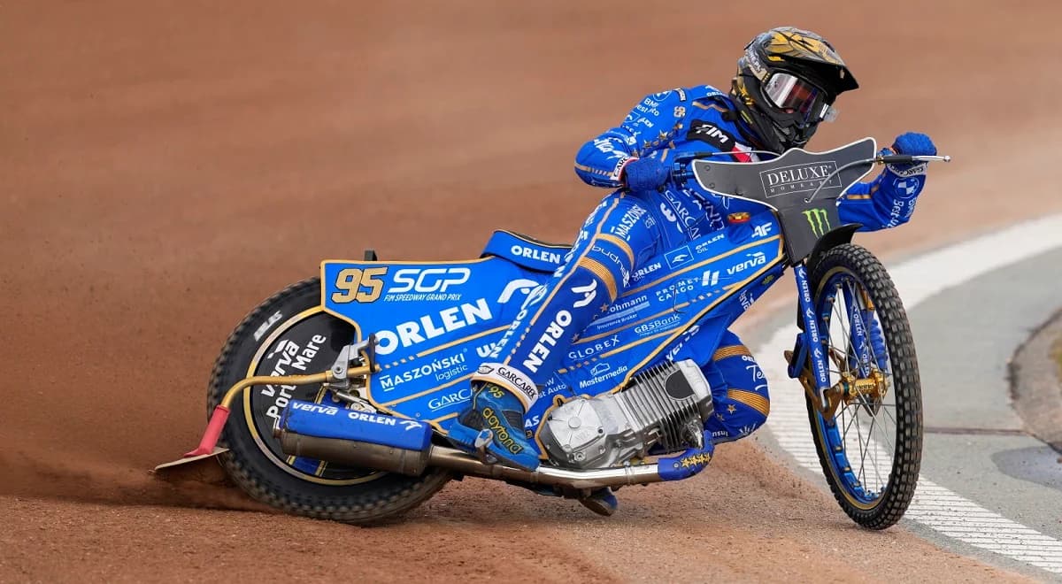 Polish speedway racer Zmarzlik clinches sixth world title