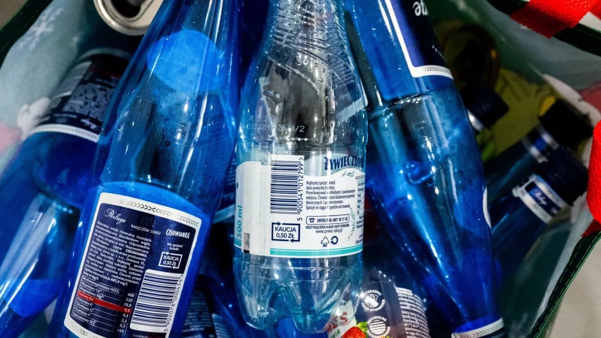 38% Polaków nie zamierza oddawać butelek. Stracili już 100 mln zł