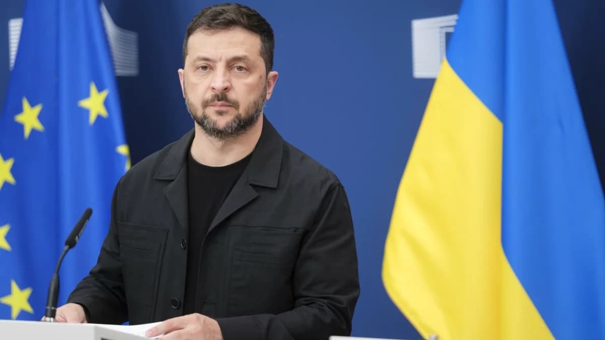 Zełenski w garniturze? W Waszyngtonie liczą, że ubierze się "jak normalny człowiek"