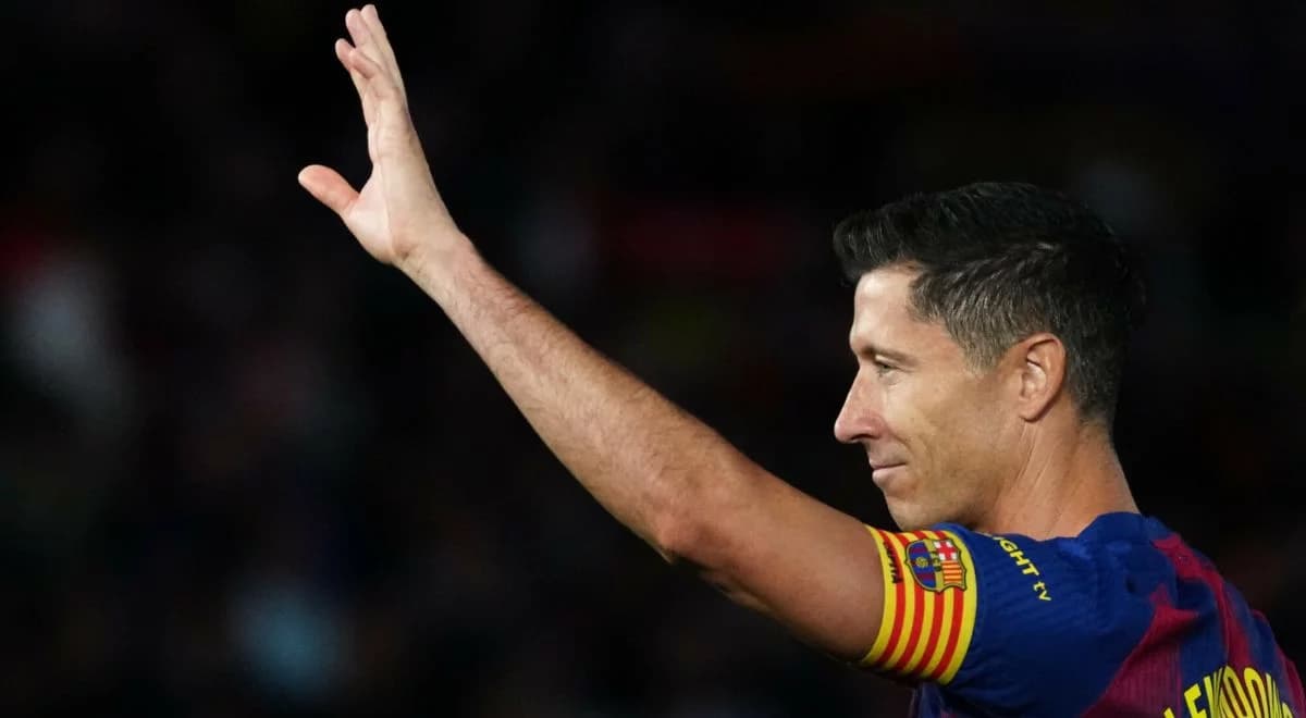 Camp Nou pożegnało Lewandowskiego. Szpaler i owacja na stojąco dla Polaka
