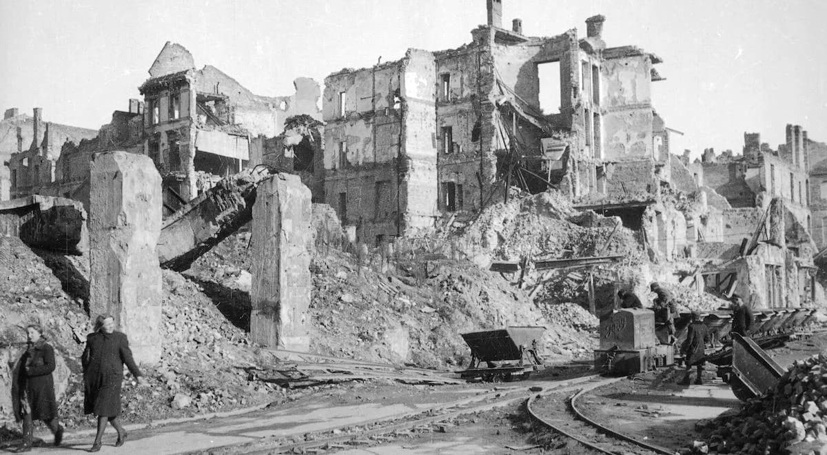 "Miasto nieujarzmione". Film o warszawskich robinsonach