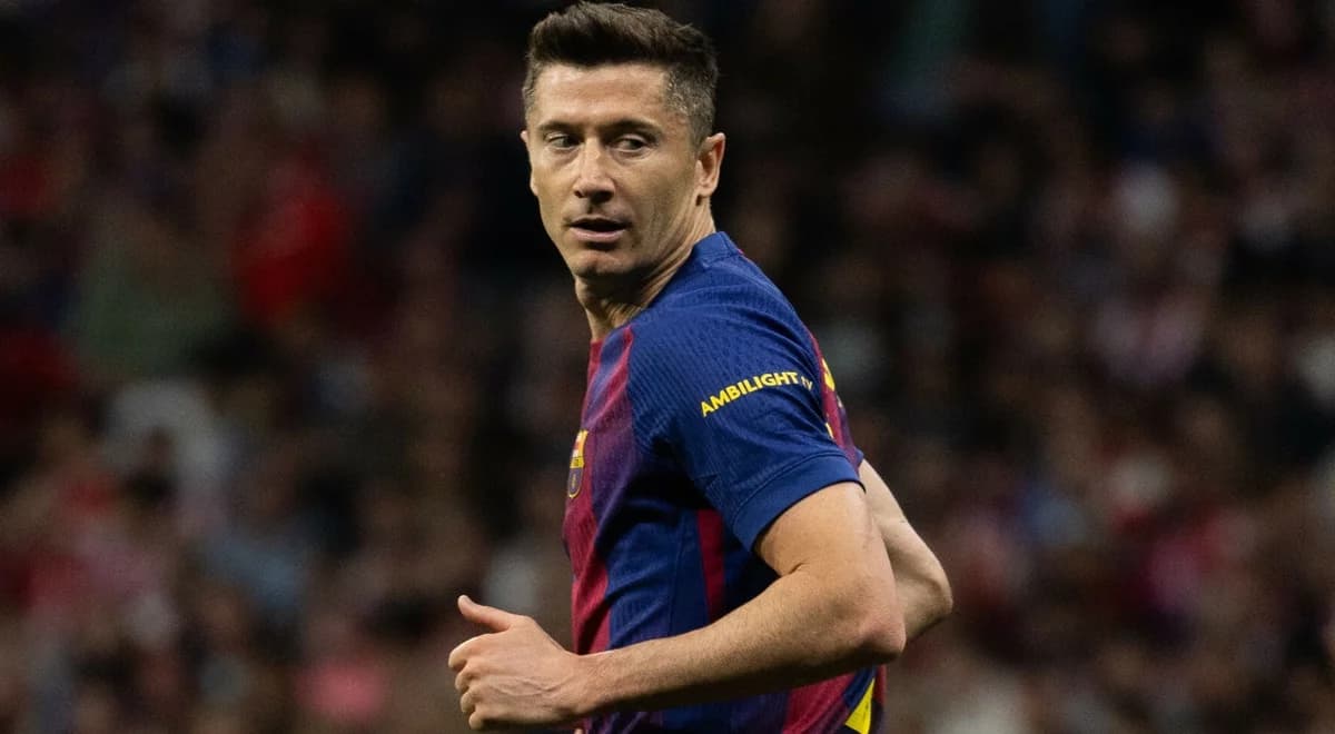 Ważna postać Barcelony nie chce Lewandowskiego. Dyrektor szuka oszczędności