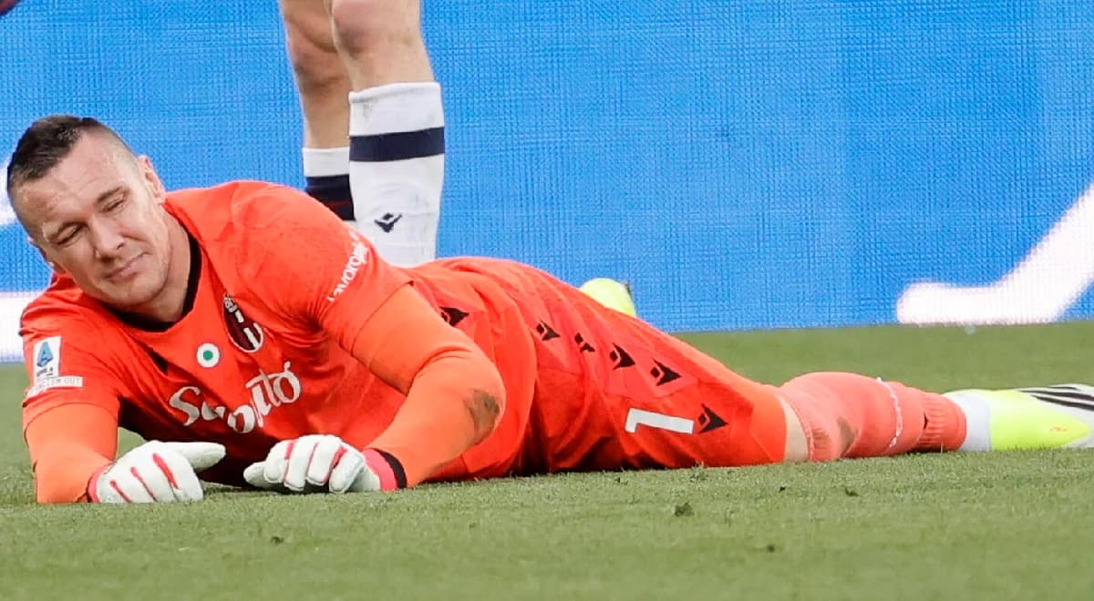 Football: Poland goalkeeper Skorupski out of World Cup playoffs with injury