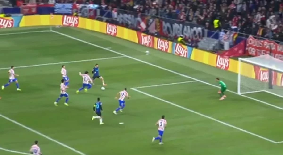 Gol Piotra Zielińskiego w Lidze Mistrzów. Wielki pech Interu