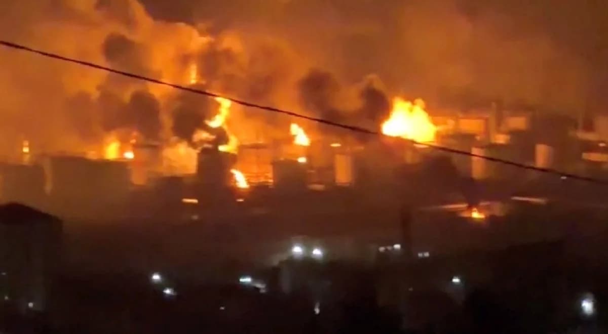 Ukraina odpowiada na rosyjskie ataki. W Rosji płonie riazańska rafineria