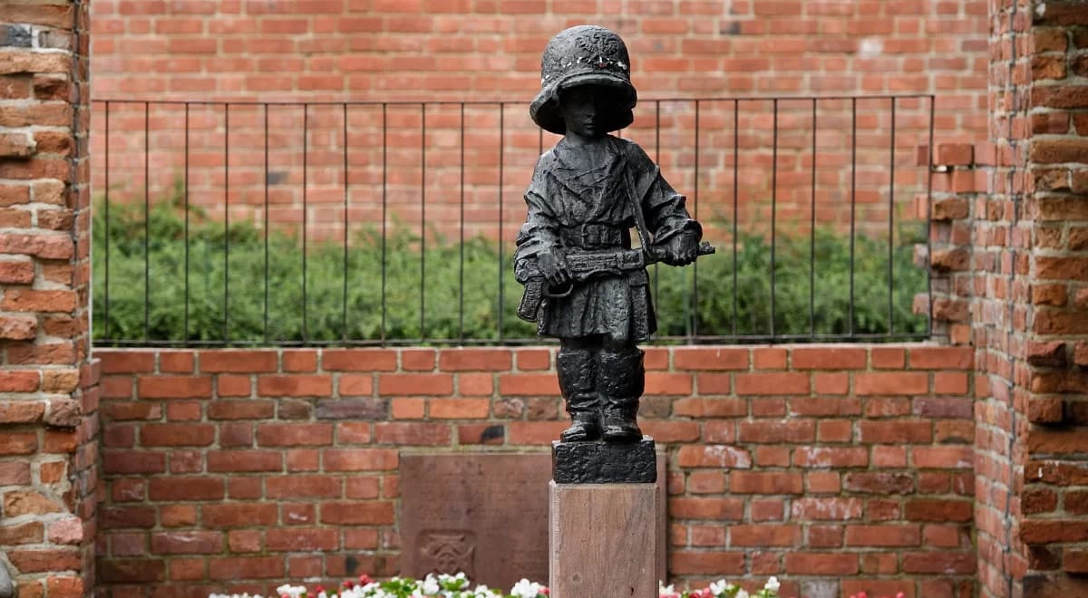 Symbol tragedii Warszawiaków. Pomnik Małego Powstańca