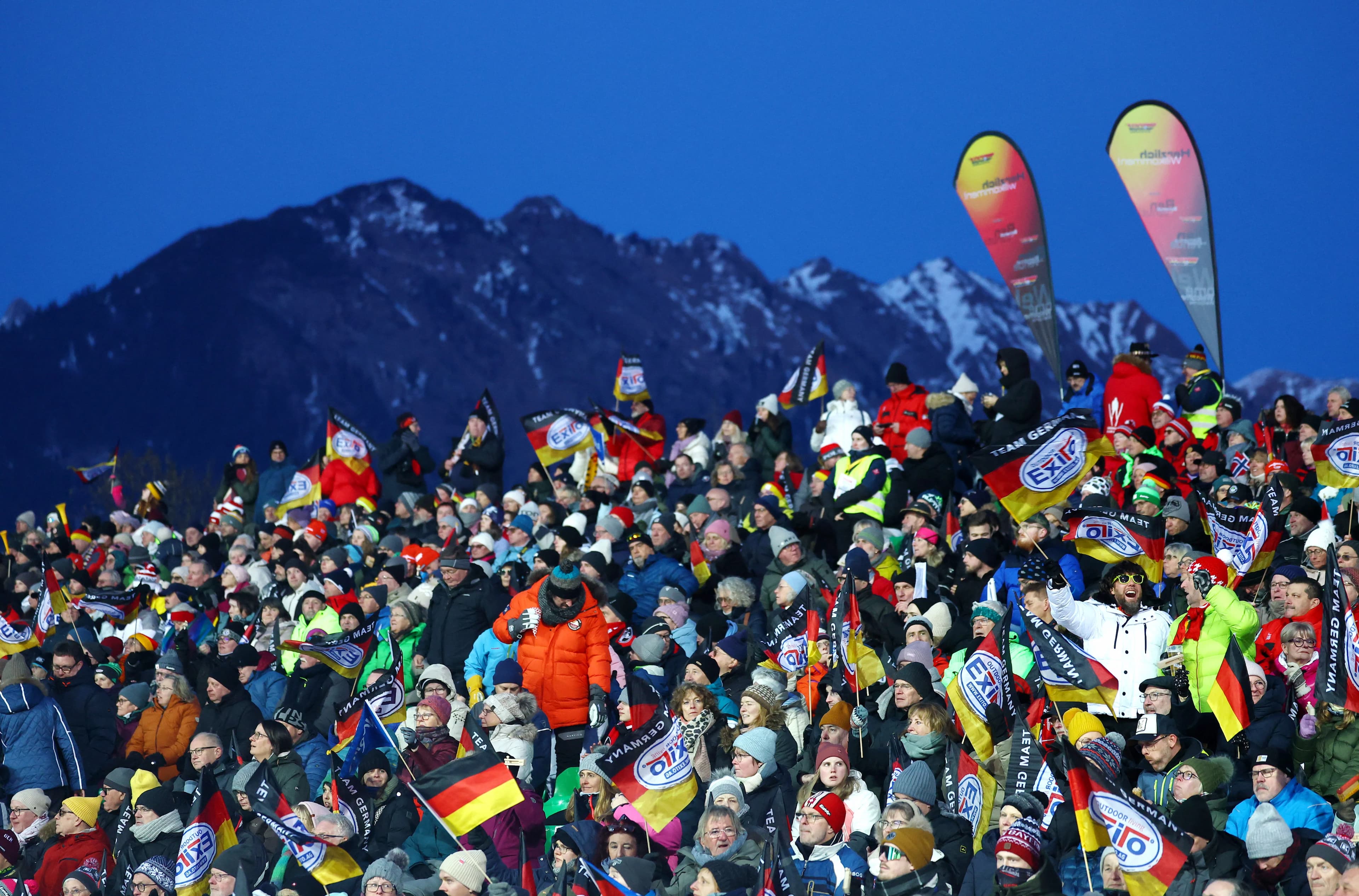 O której godzinie skoki w Oberstdorfie 25.01? Kiedy loty drużyn na MŚ?