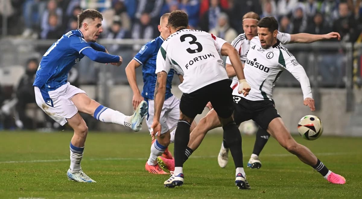 Legia Warszawa - Lech Poznań. "Kolejorz" gra o fotel lidera! Trwa ligowy klasyk