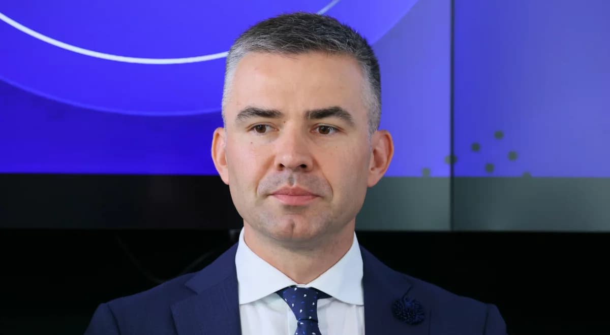 Uchwała rządu ws. SAFE. Mec. Rosati: lepiej byłoby działać na podstawie ustawy