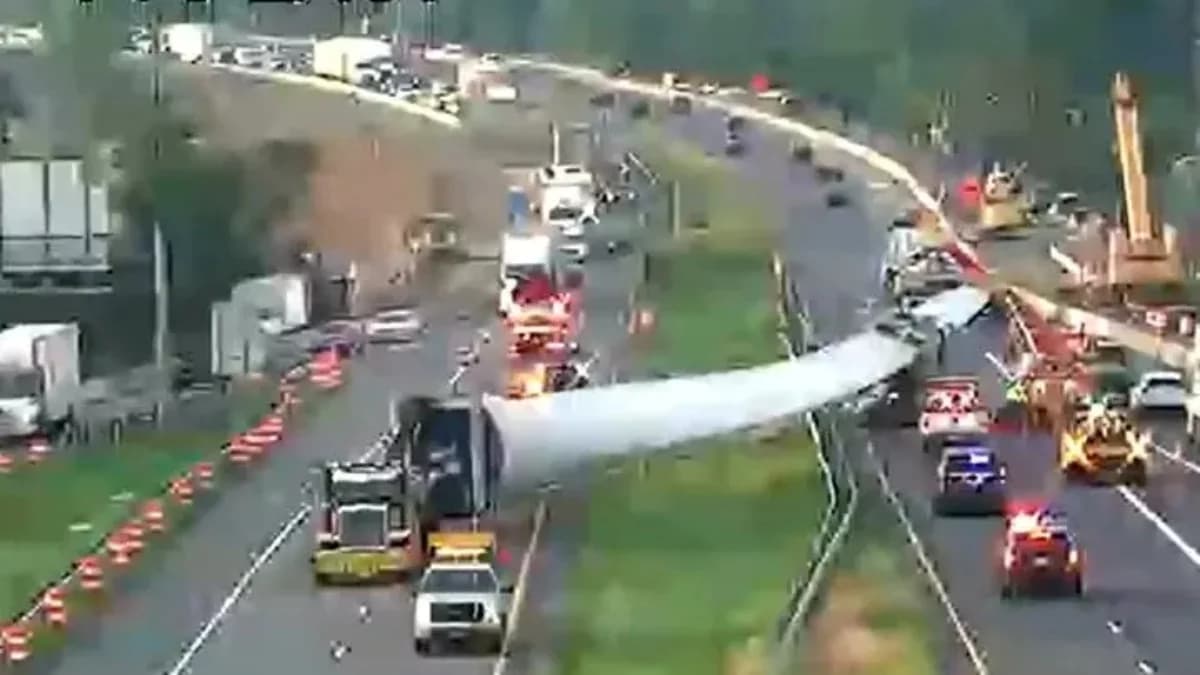 Łopata turbiny wiatrowej zablokowała autostradę w USA. Jest nagranie