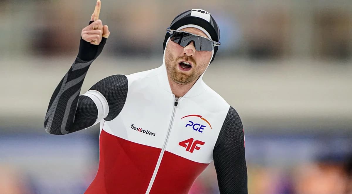 Wymarzony start sezonu. Damian Żurek na podium zawodów PŚ w łyżwiarstwie