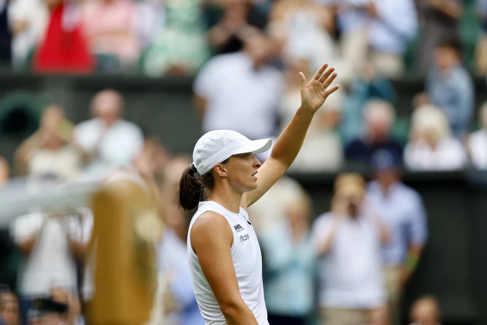 Wimbledon: Świątek advances to fourth round with straight-sets win over Collins