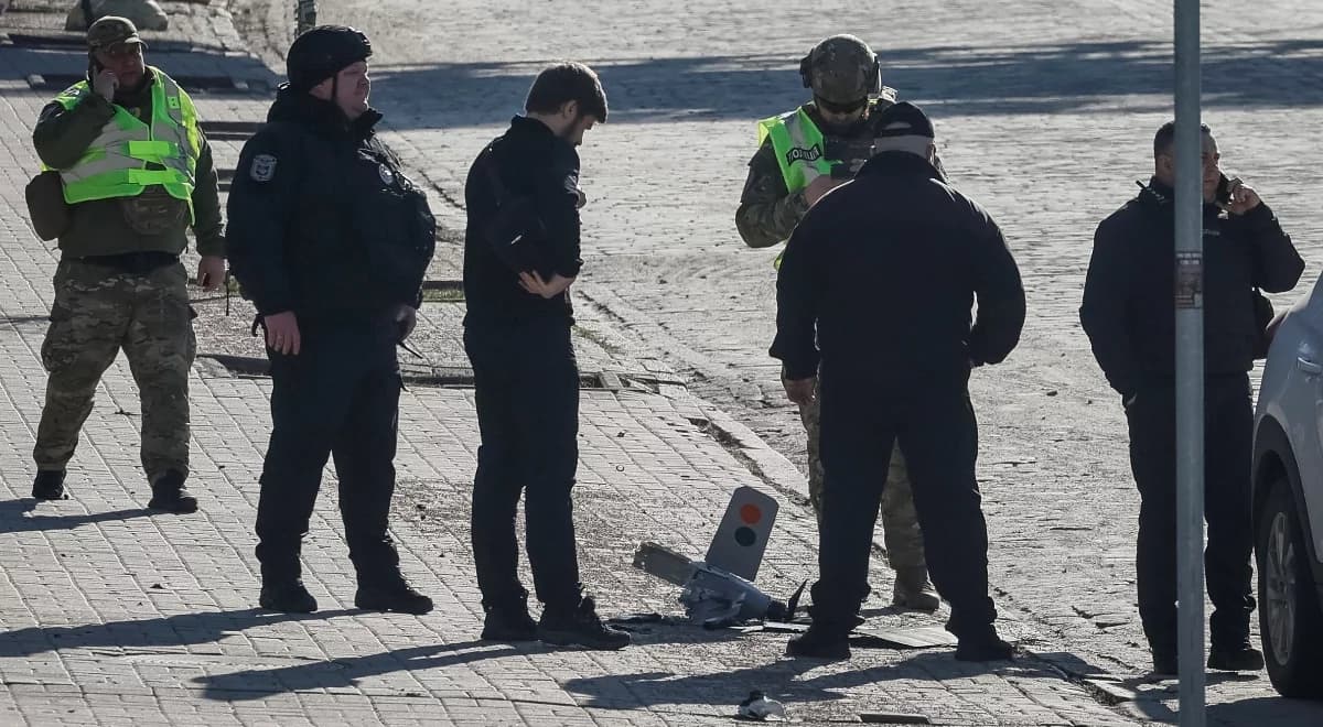 Takiego ataku na Kijów jeszcze nie było. Dron spadł w centrum miasta