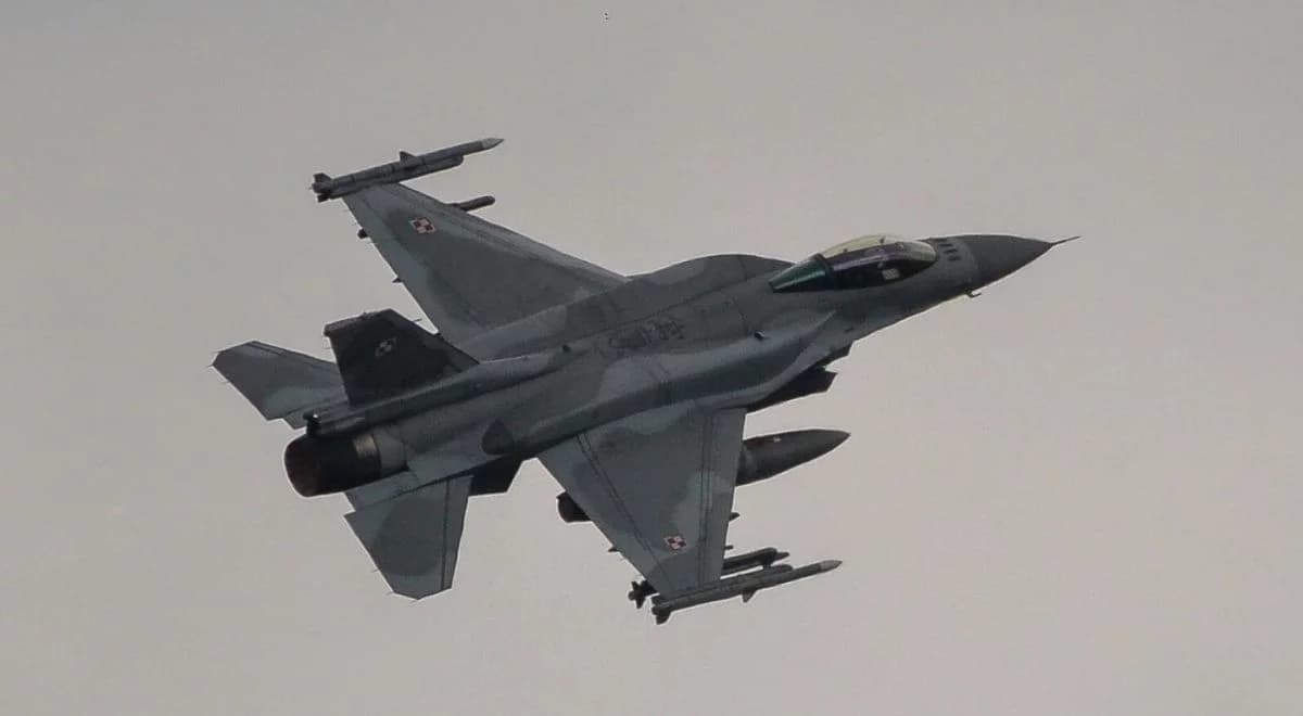 Pilny komunikat wojska. Poderwane myśliwce, czasowo zamknięte lotniska