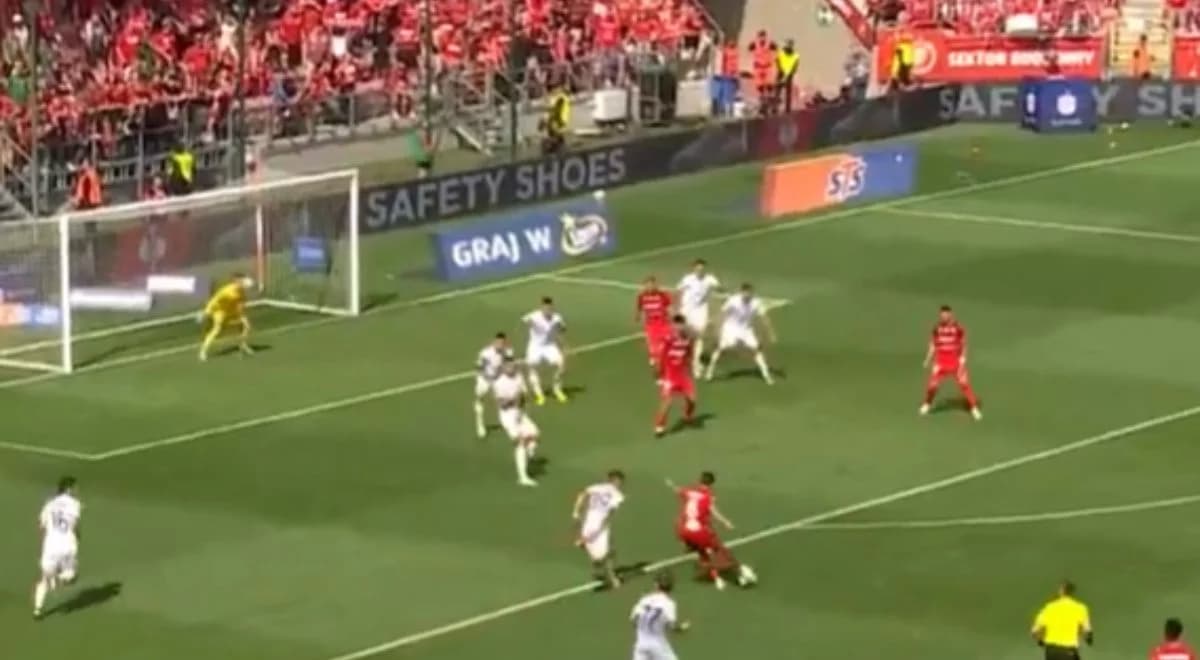 Gol stadiony świata w Ekstraklasie. Prawdziwa petarda w Łodzi [WIDEO]