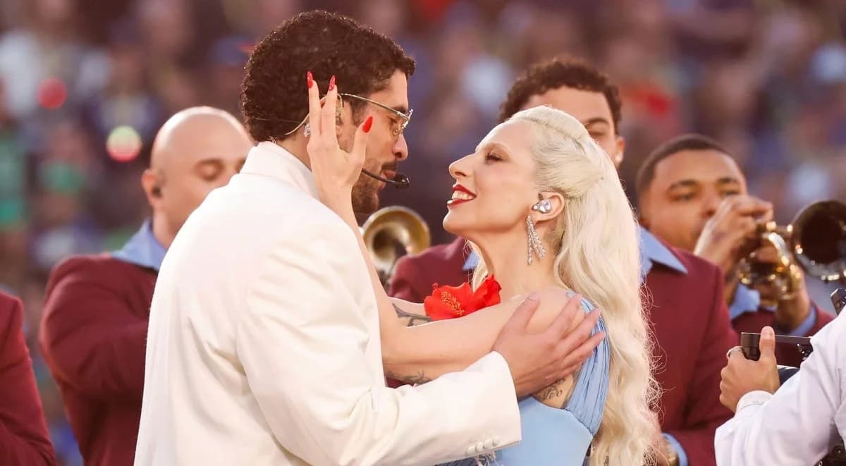 Bad Bunny na Super Bowl Halftime Show. Na scenie również Lady Gaga i Ricky Martin