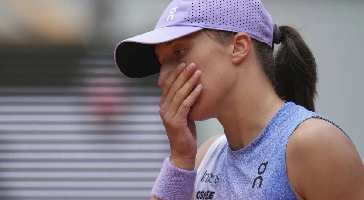 Szok w Paryżu! Smutne pożegnanie Świątek z Roland Garros, triumf Sabalenki