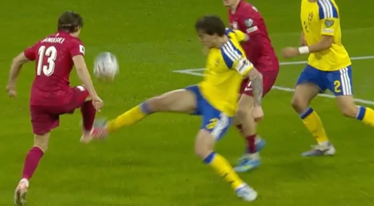 Sędzia antybohaterem meczu ze Szwecją. Te decyzje wzbudziły wściekłość Polaków [WIDEO]