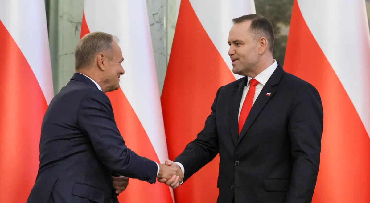 Spotkanie Nawrockiego z Tuskiem w sprawie SAFE. "Walka dwóch plemion będzie trwała"