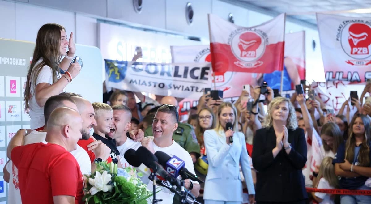 Paryż 2024. Polscy medaliści już w ojczyźnie. Gorące powitanie Julii Szeremety i siatkarzy