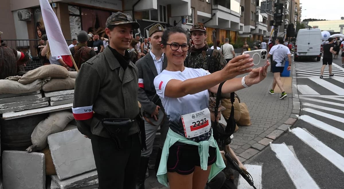 Runners honour heroes of 1944 Warsaw Uprising