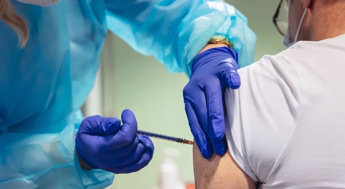 "Nasz Dziennik" krytykuje obowiązkowe szczepienia. "Nie mieszajmy do tego religii"