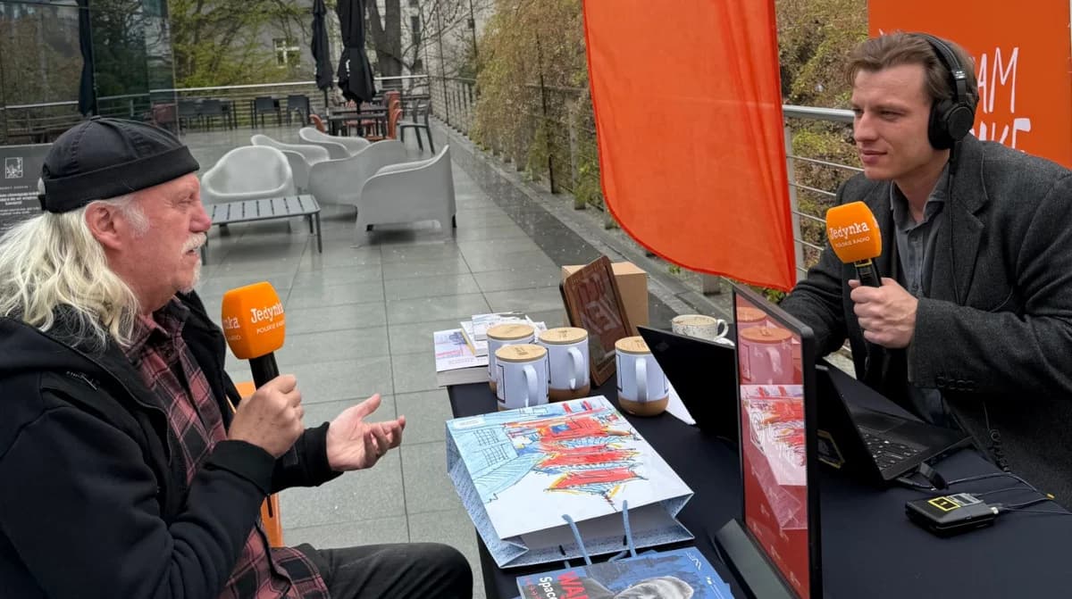 Sto lat Programu 1 Polskiego Radia. Audycja "W samo południe" z tarasu Muzeum Manggha