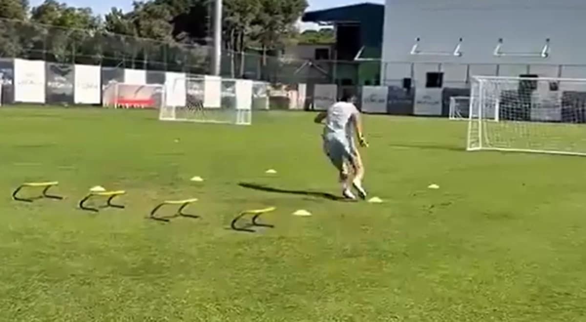 Barcelona wrzuca nagranie z Lewandowskim. "Wakacje? Nie dla Lewego" [wideo]