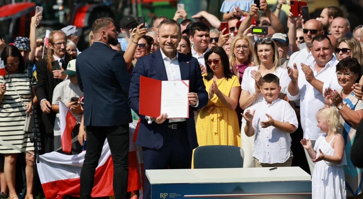 "Ochrona polskiej wsi". Nawrocki spotkał się z rolnikami i podpisał kolejny projekt