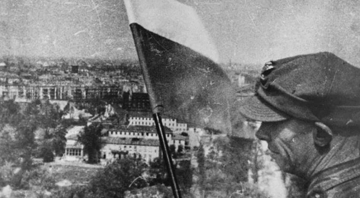 81 lat temu biało-czerwona flaga zawisła na Kolumnie Zwycięstwa w Berlinie
