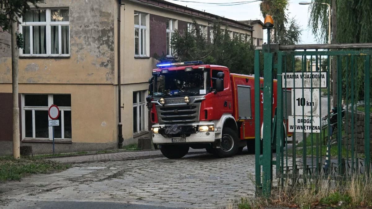 Lachowo. Ewakuacja szkoły. Dzieci masowo zasłabły na apelu