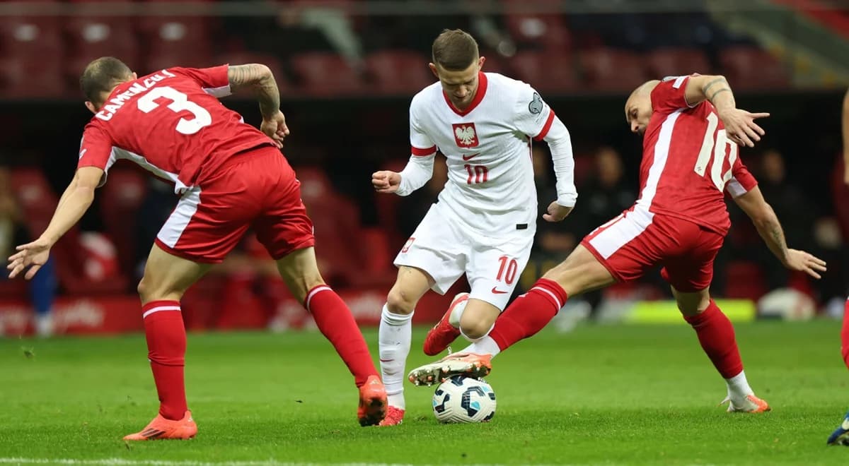 Kadrowicz Probierza gotowy na transfer? Sebastian Szymański na wylocie z Fenerbahce