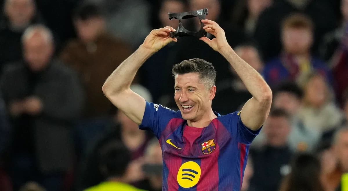 Football: Lewandowski scores twice as Barcelona reach Champions League quarterfinals
