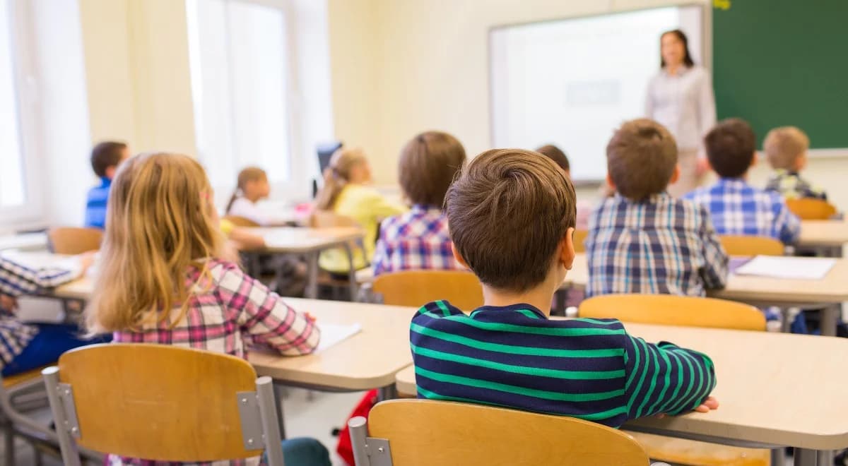 "Polska na TAK!" w szkołach. Drodzy nauczyciele i uczniowie, zaproście nas do siebie