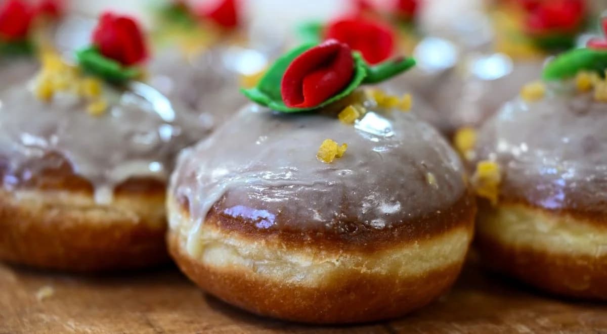 Dziś tłusty czwartek. "To święto spotkań i radości. Ma być tłusto i bogato"