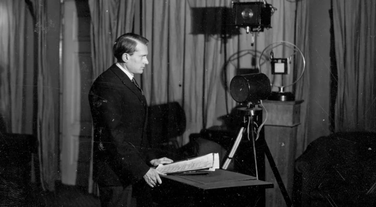 "Halo, halo, Polskie Radio Warszawa". Rozgłośnia nadaje od 100 lat