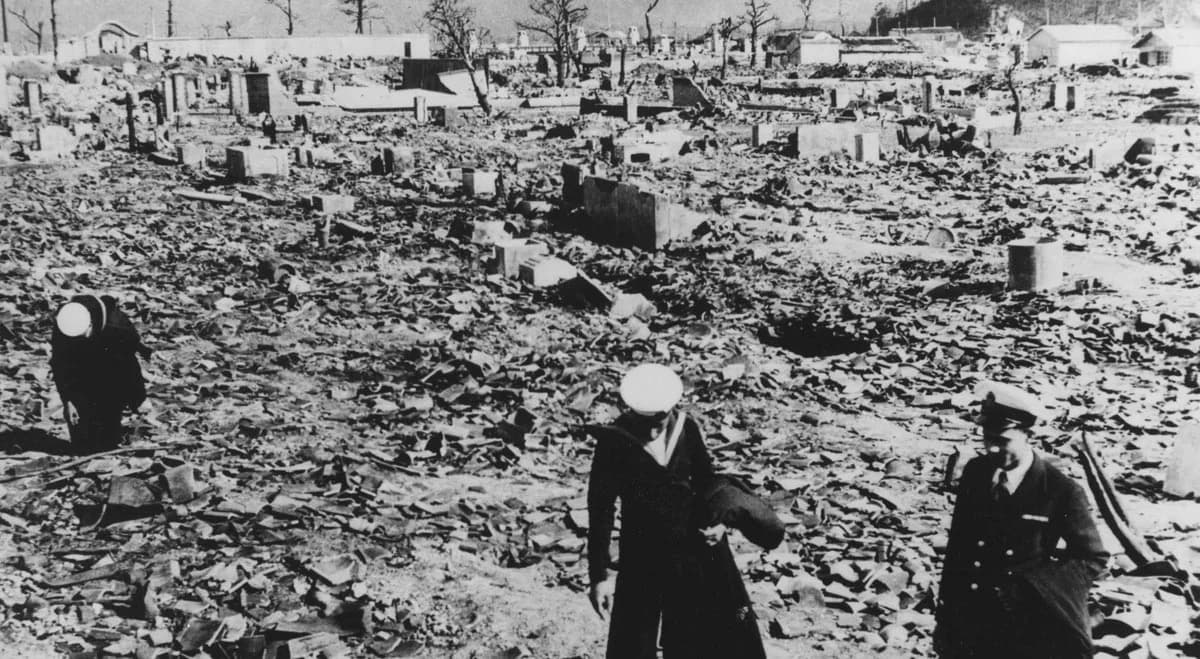 80. rocznica wybuchu bomby atomowej nad Hiroszimą. Co by było, gdyby spadła na Warszawę? [INFOGRAFIKA]