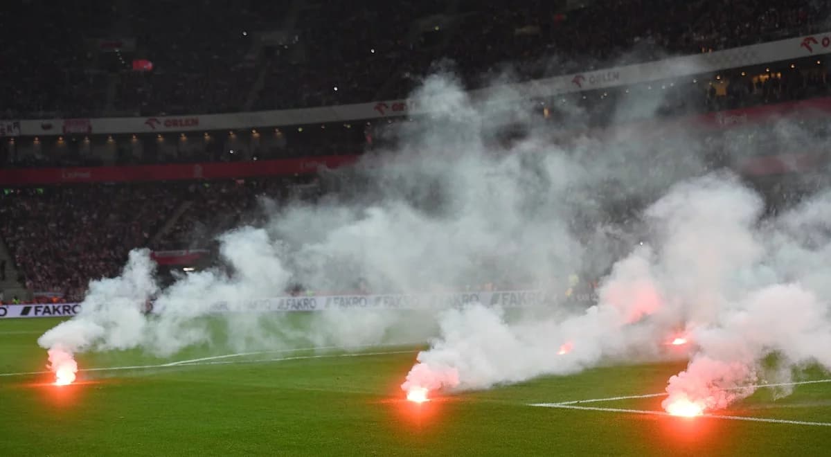 Skandal podczas meczu Polska - Holandia. Ekspert: grozi nam kara