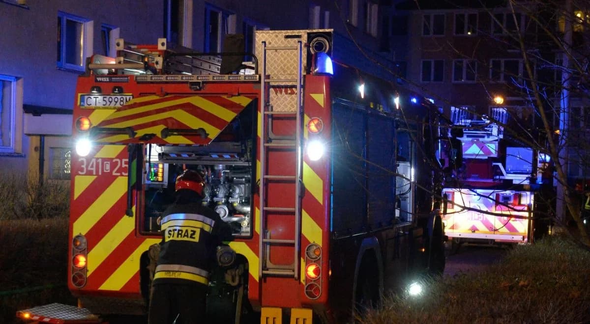 Chorzów. Pożar w bloku, ewakuowano 17 osób. Jest ofiara