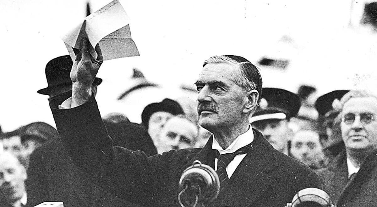 Neville Chamberlain. Polityk, który ustępował Hitlerowi