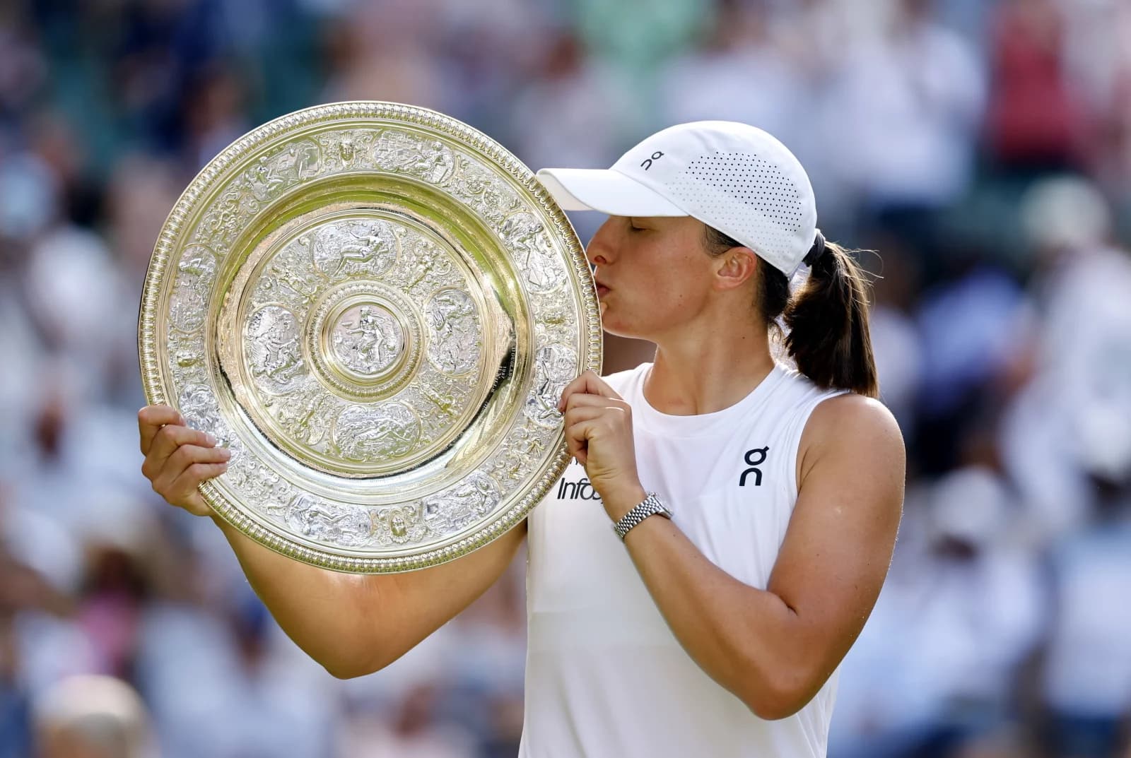 Tennis: Poland celebrates as Świątek makes history with record Wimbledon triumph