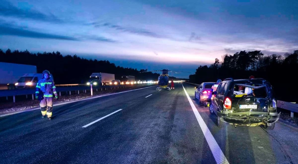 Poważny wypadek na A2. Duże utrudnienia i śmigłowiec LPR w akcji