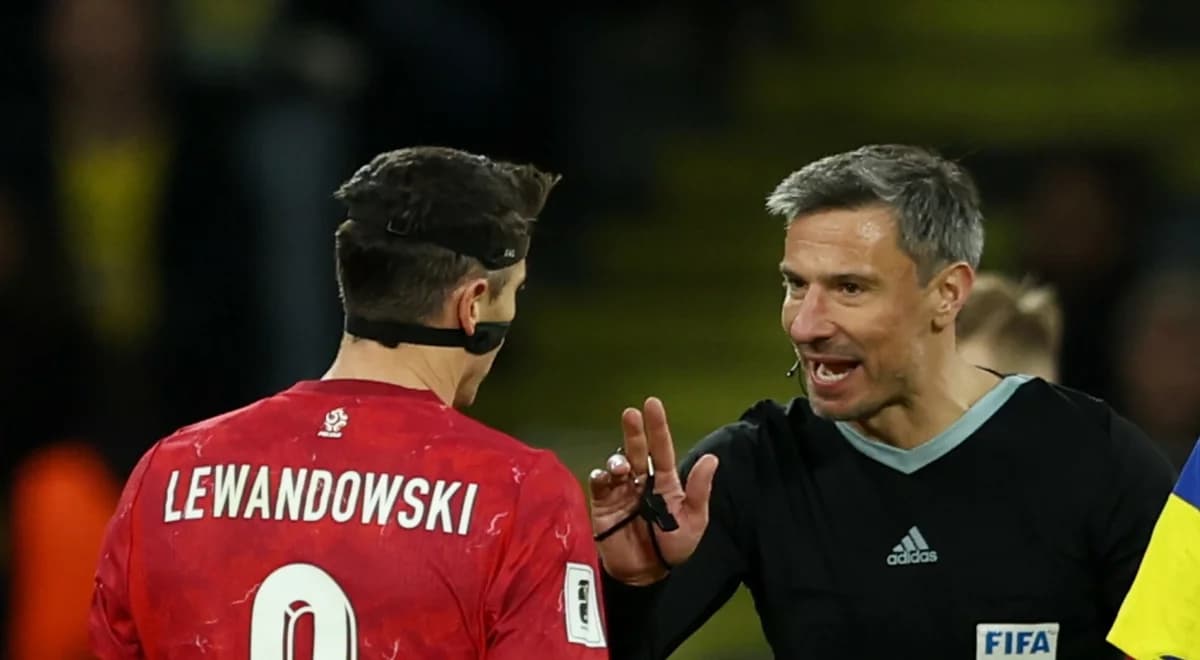 Polacy zapamiętają jego błędy. Sędzia może nie pojechać na MŚ