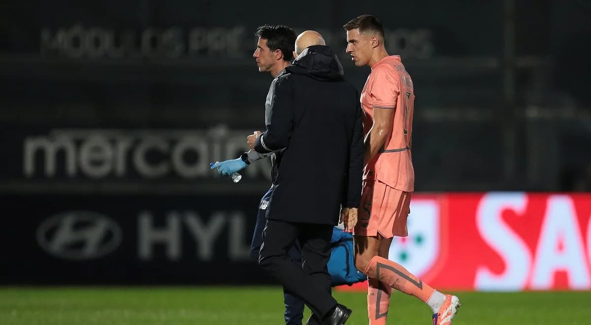 Jan Bednarek kontuzjowany tuż przed zgrupowaniem kadry. Ekspert zabrał głos