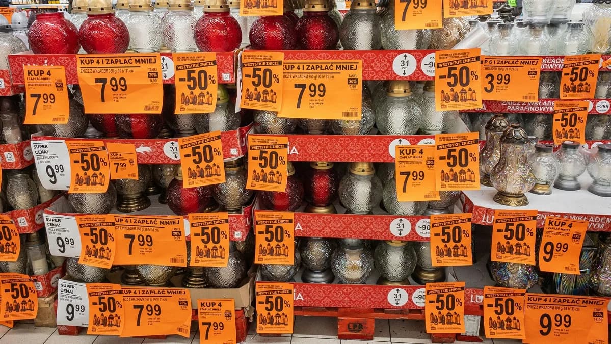 Ile w tym roku na znicze?  89 zł - 182 zł, zależy gdzie się kupuje