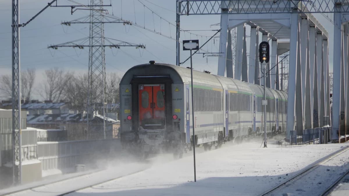 Paraliż komunikacyjny na Pomorzu. Wstrzymano ruch pociągów