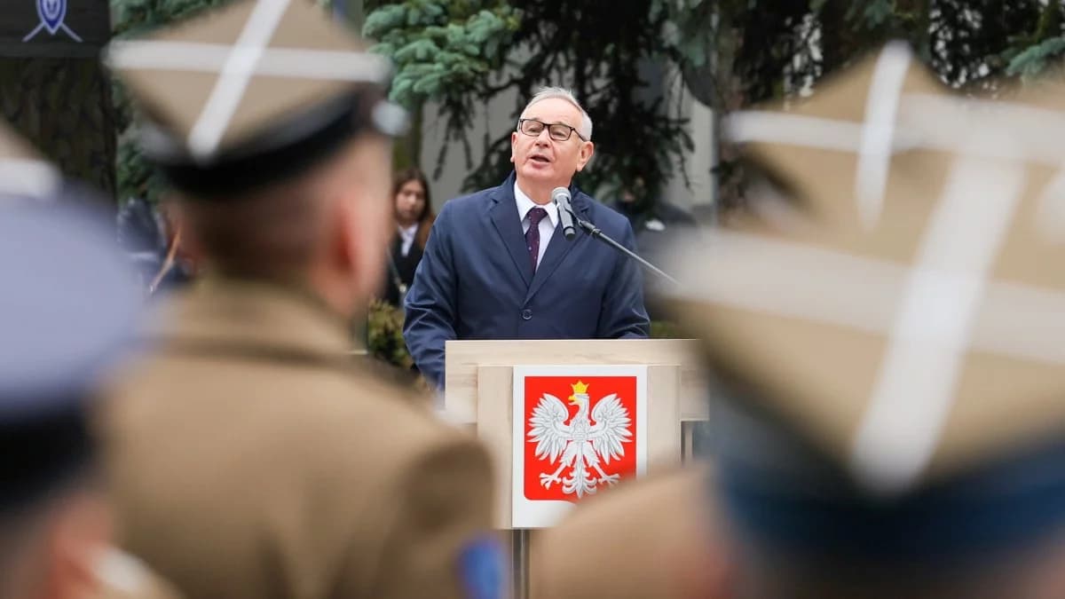 Koniec Akademii Sztuki Wojennej. "Żonglowanie szpadą nie wystarczy"